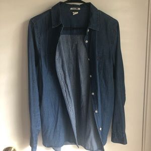 Button down levis shirt